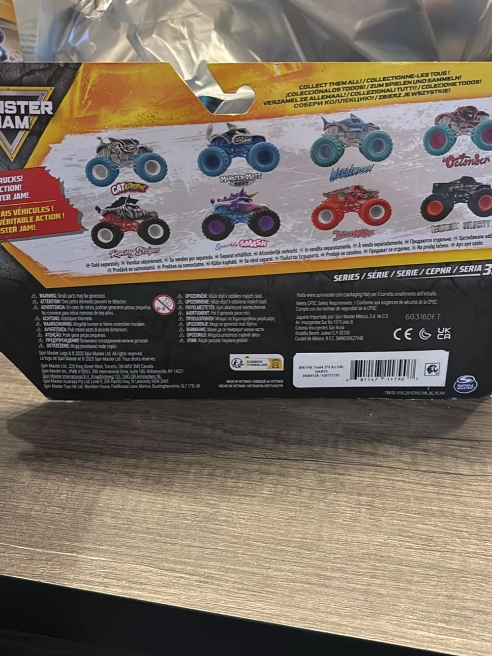 Megalodon vs Octonber Toy Truck Set - Blue / Teal